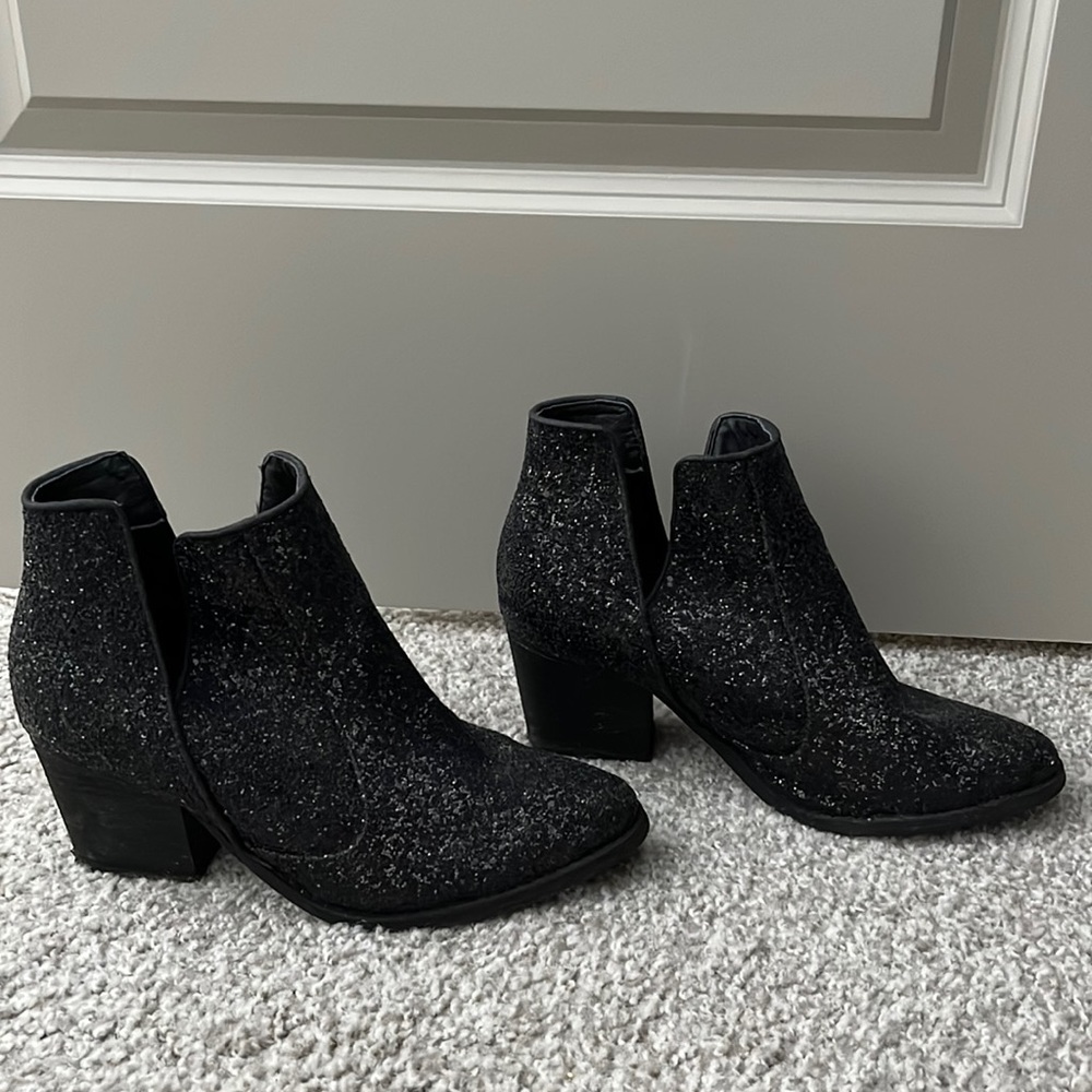 Black sparkly not rated brand size 8 boots